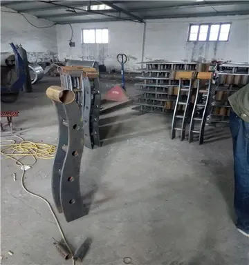 济广高速护栏卡住