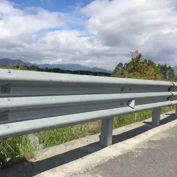 高速公路护栏至隔离栅距离