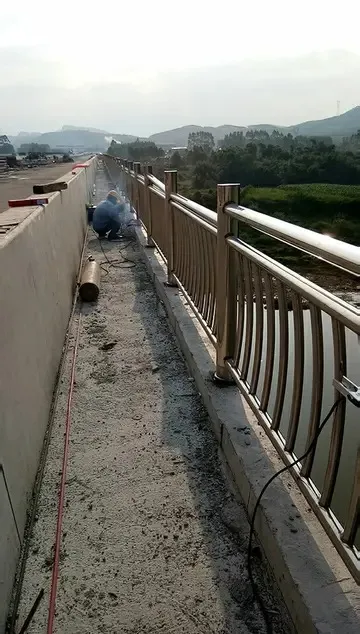 高速公路护栏质量