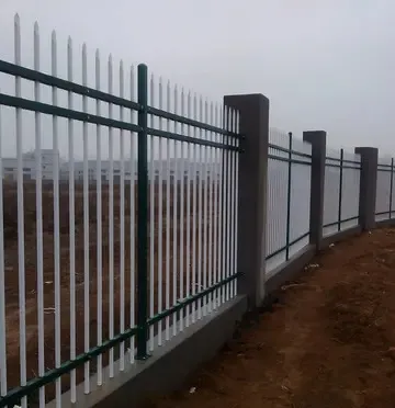 高速公路护栏中间的限速牌