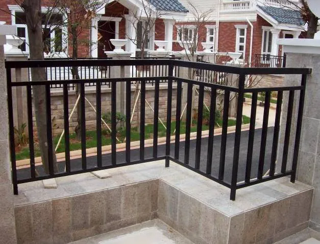 高速公路护栏柱多厚