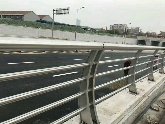 榆林高速波形护栏板立柱
