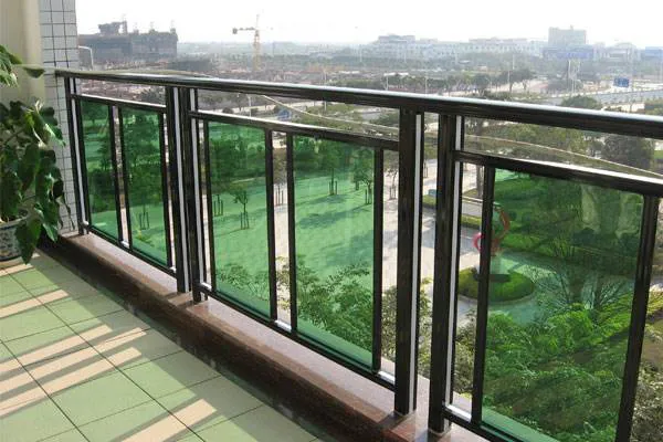 高速公路两边护栏更换