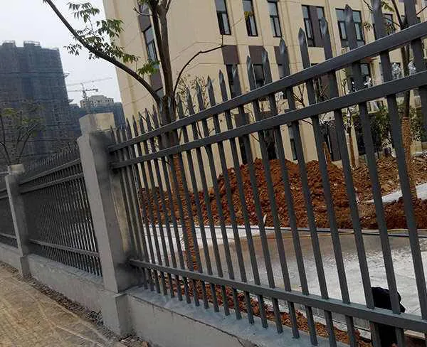 高速公路两边护栏工钱多少一米