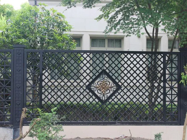 高速公路两边护栏加高