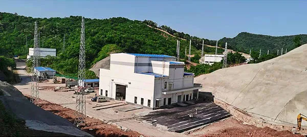 高压电塔有避雷针