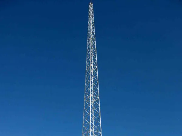 高压电线塔是否有避雷线