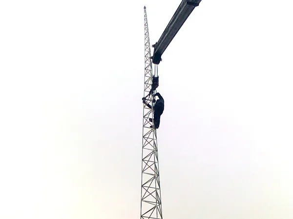 高压塔地下避雷线