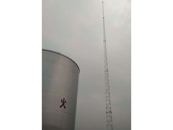 高压线塔怎么避雷针