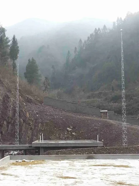 格构柱上的塔基避雷怎么放