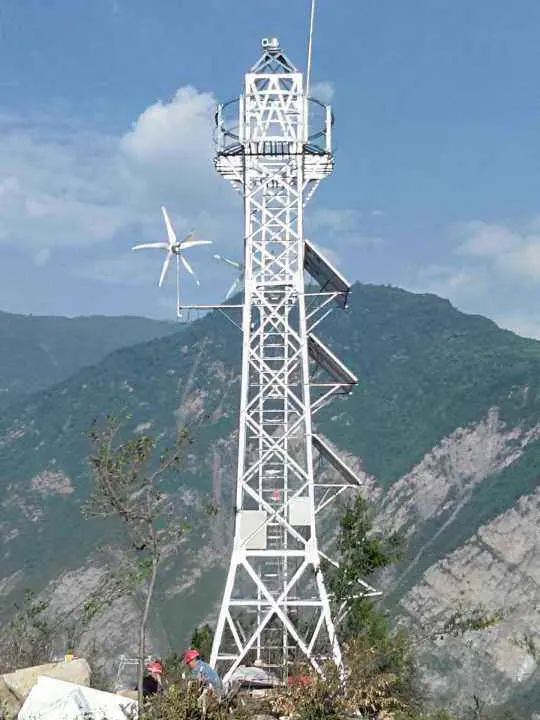 森林防火监控塔_三角塔与单管塔对比分析