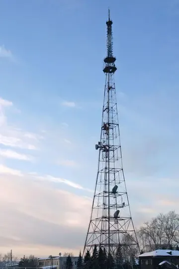 拉线通信塔图片