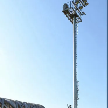 20米高信号塔塌陷