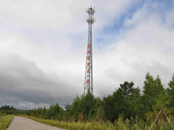 移动通信塔多高