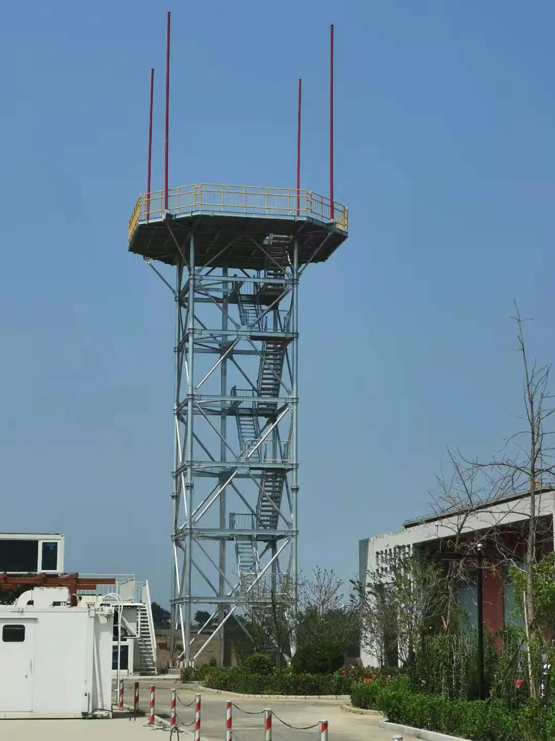 工地上的信号塔