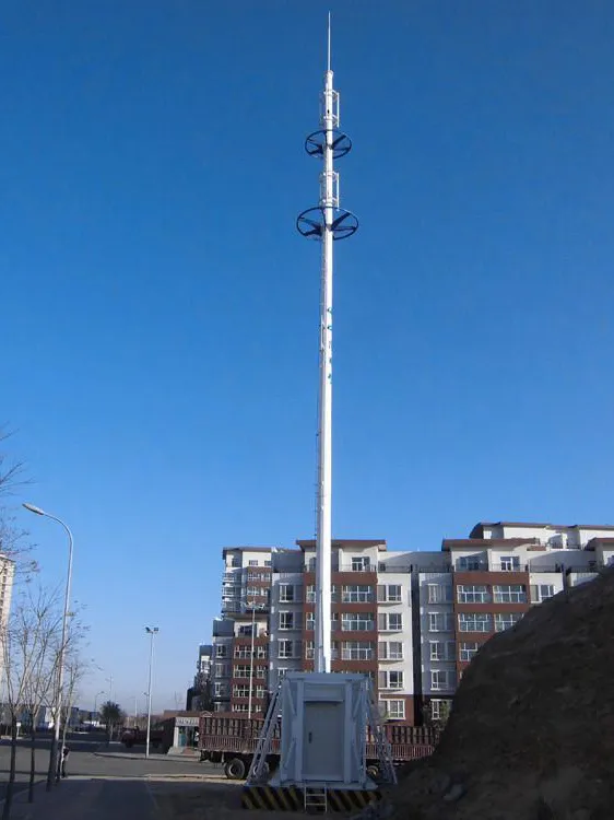 高压线和信号塔图片