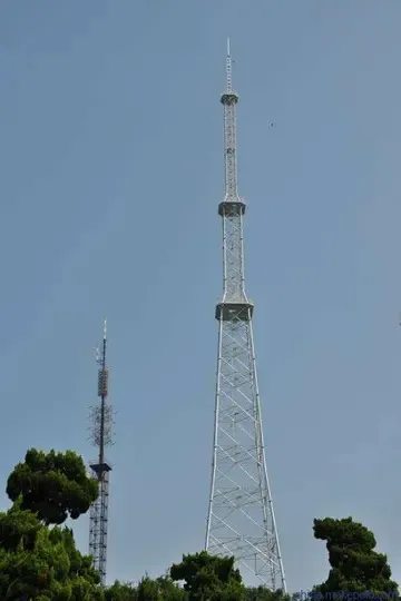 公安大楼上的信号塔