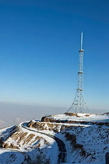 高压线离通讯塔