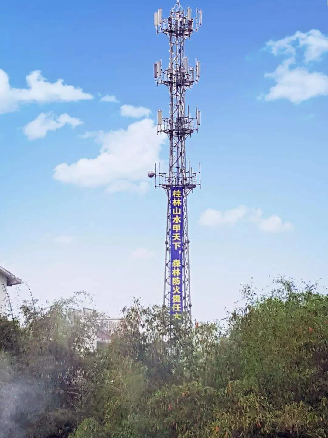 高铁中的信号塔