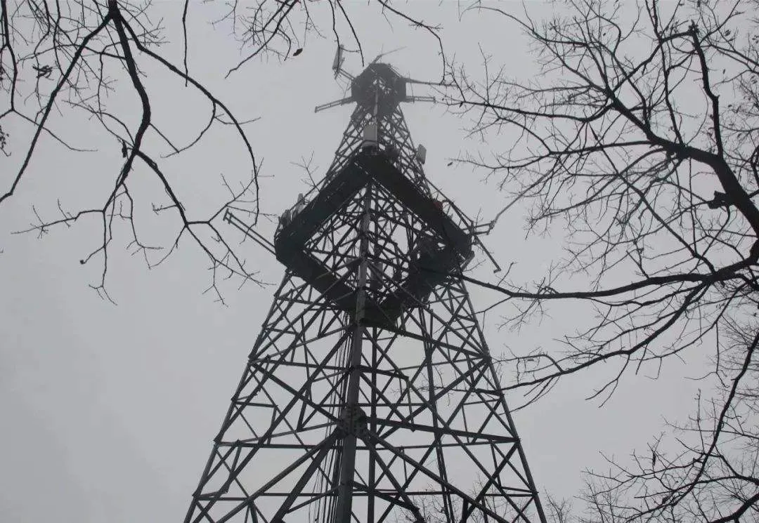 高铁沿线移动信号塔